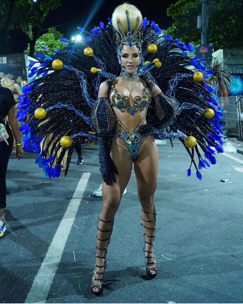 Carnaval, Naked e Gabi Martins: Confira a babe arrasando nas amarrações antes de desfilar na Vila Isabel